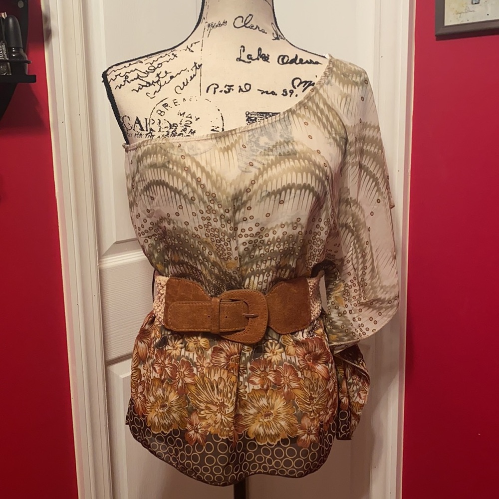 One shoulder top